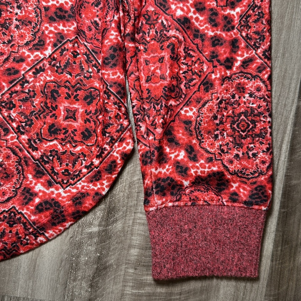 Ruby Rd. V-Neck Leopard Medallion Hacci Knit Rib Trim Top - Large Petite - Picture 3 of 5